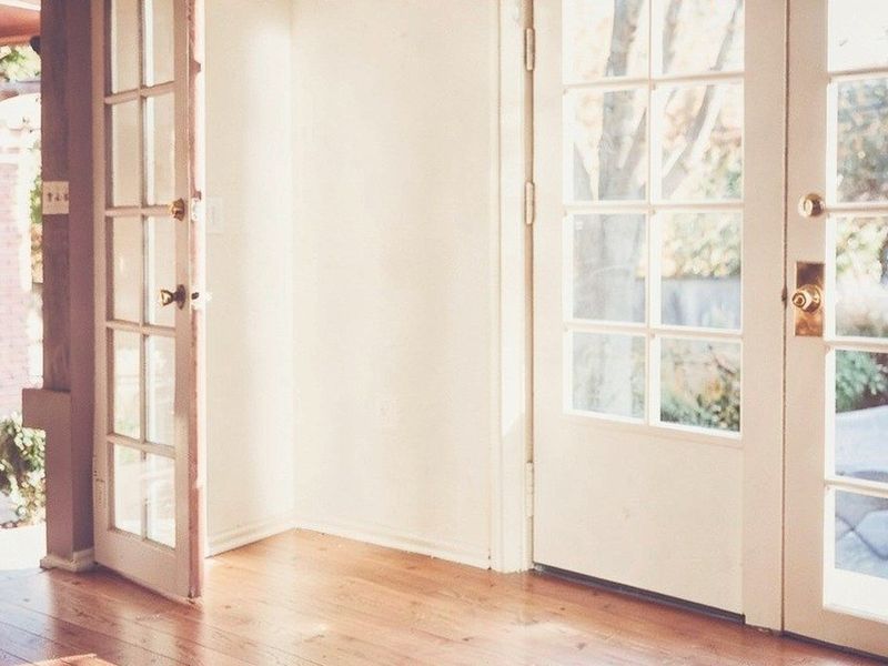Furniture removal: Dining room emptied