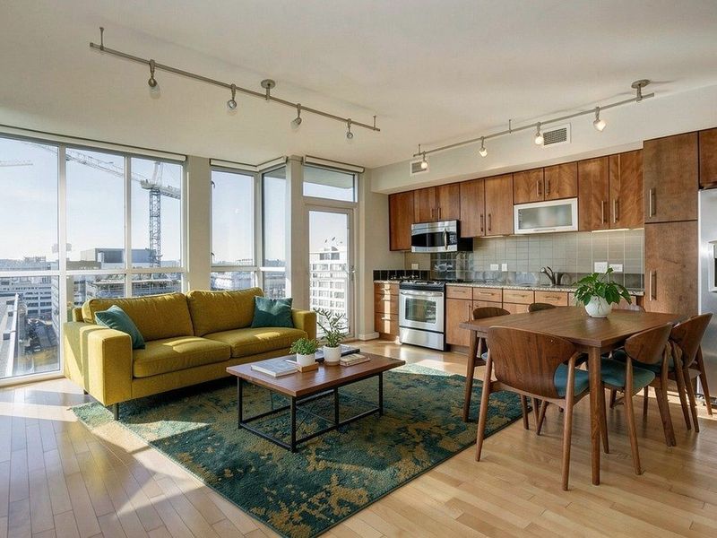 Virtual staging: Open-plan apartment, mid-century style